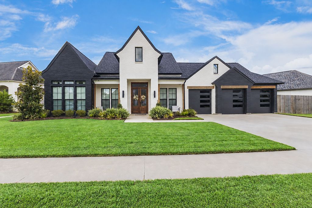 401 Cedar Lake Dr - Property Image