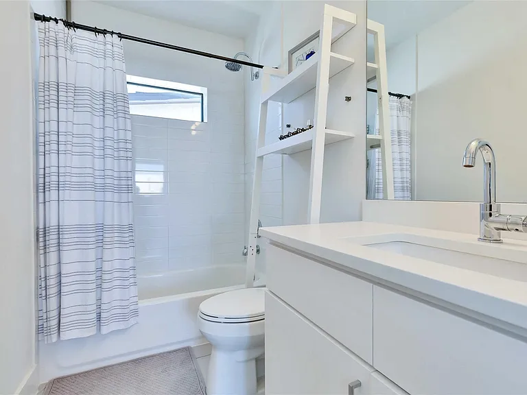 1128 Chicon St #201 — Photo 23