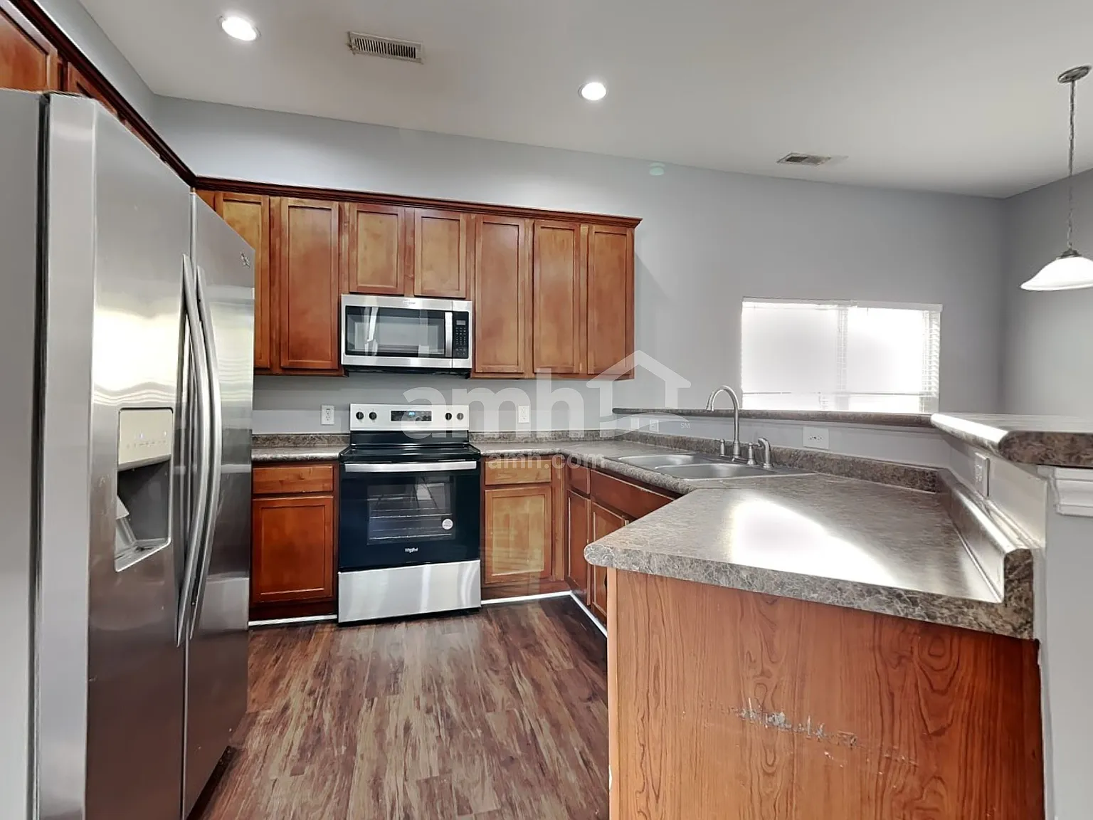 4 bed, 2.5 bath, 1956 sqft, $2,555 — Photo 3