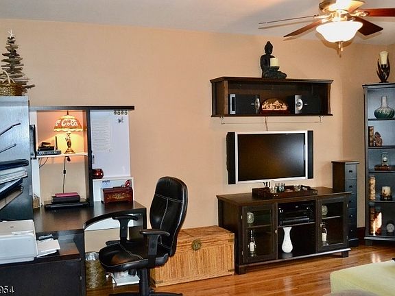 4th image of 152 Belleville Ave APT 3