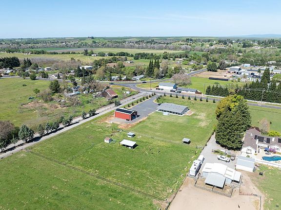 5th image of 12420 Lancaster Rd