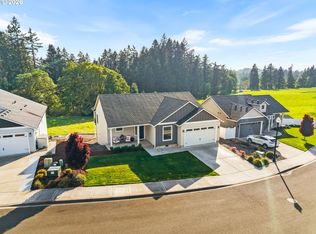 826 W Golden Eagle Dr, La Center, WA 98629