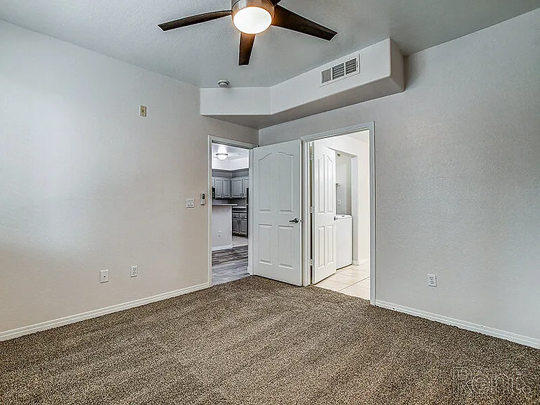 Fleetwood Apartments — Photo 23