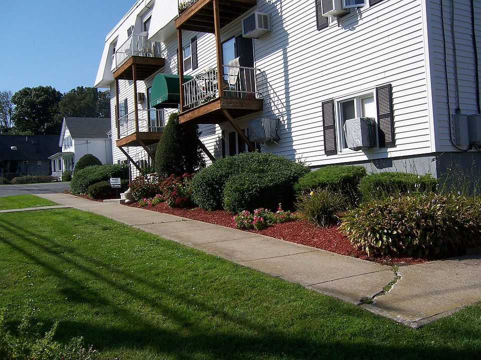 2nd image of 3652 N Main St APT 9