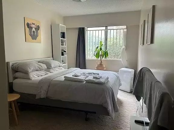 3rd image of 3333 Commercial Dr