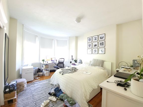 3rd image of 1595A Beacon St #A1