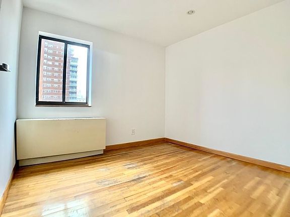 5th image of 370 W 30th St #8BB