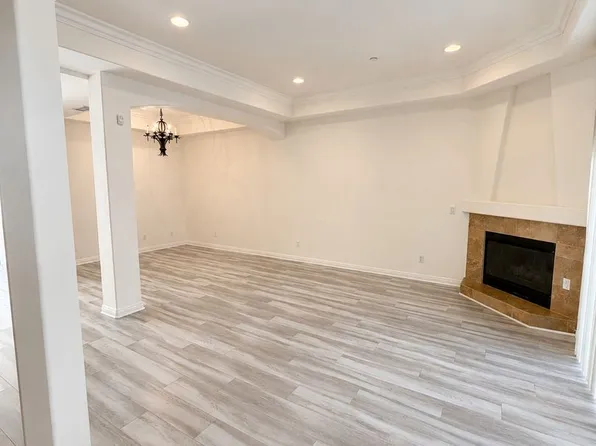 15225 Dickens St, Sherman Oaks, CA 91403