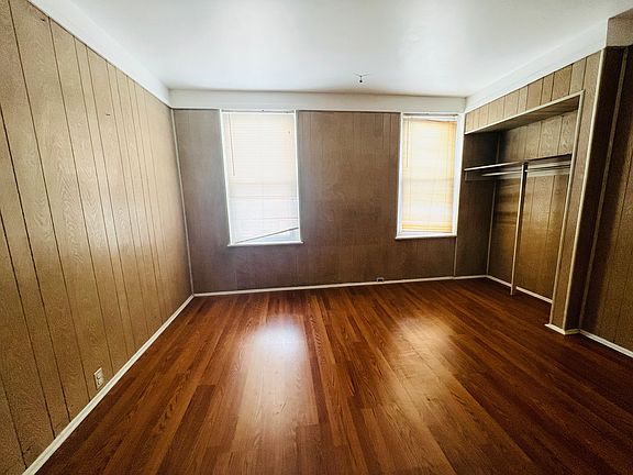 5th image of 2609 S Franklin St