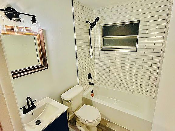 3rd image of 1035 NE 32nd St
