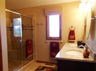 51670 Fox Pointe Ln, Granger, IN 46530