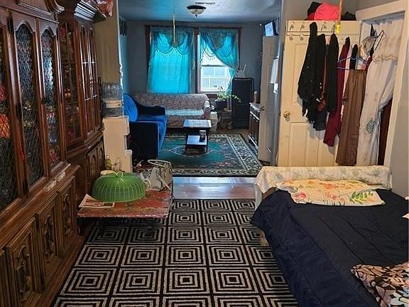 5th image of 219 Grey St