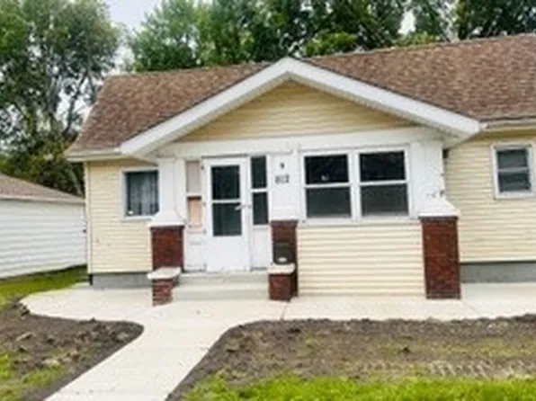 812 W Monroe St, Bloomington, IL 61701