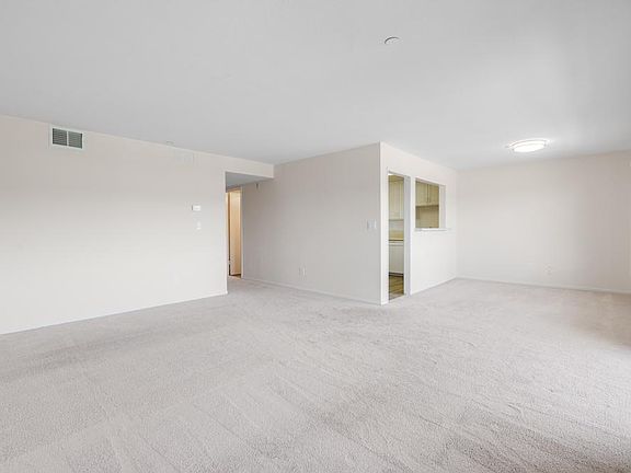 4th image of 55 Marinero Cir #202
