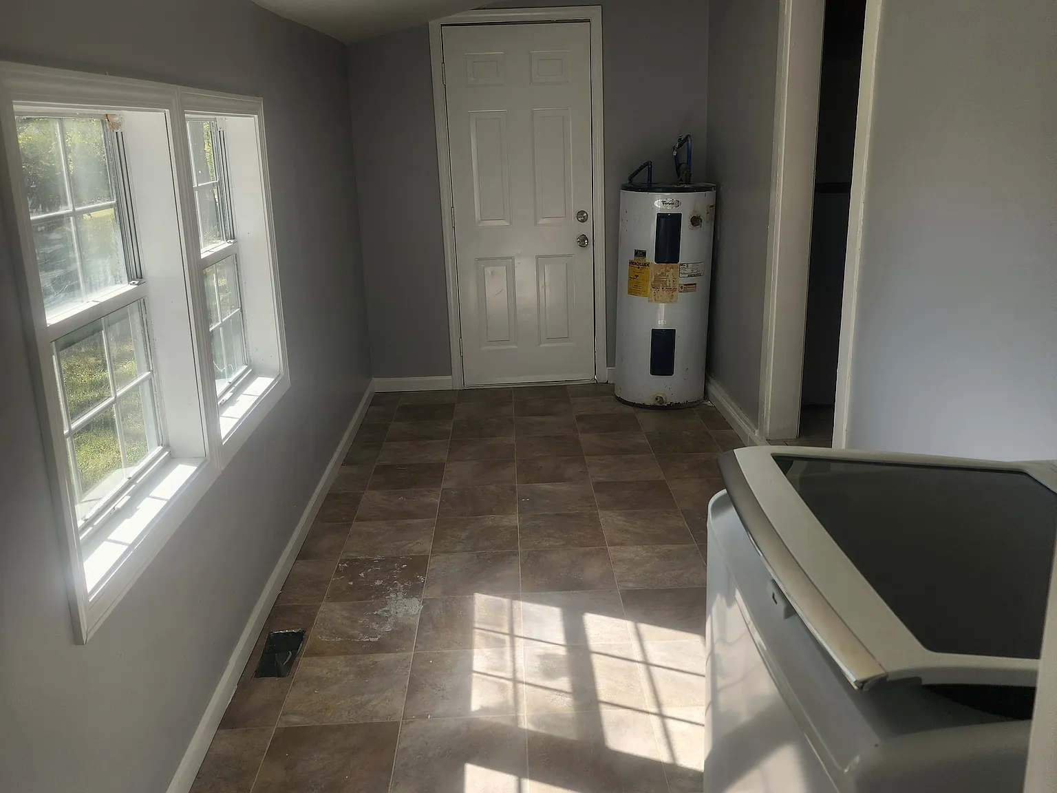2084 N Ford St — Photo 2