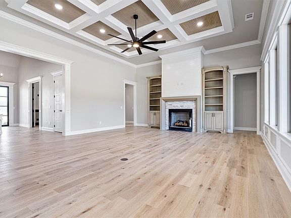 5th image of 301 NE Meadowgreen St