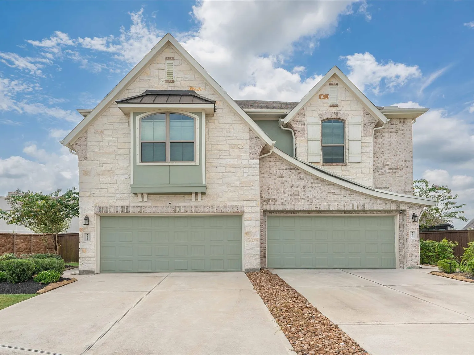 3 bed, 2.5 bath, 1920 sqft, $2,550 — Photo 2
