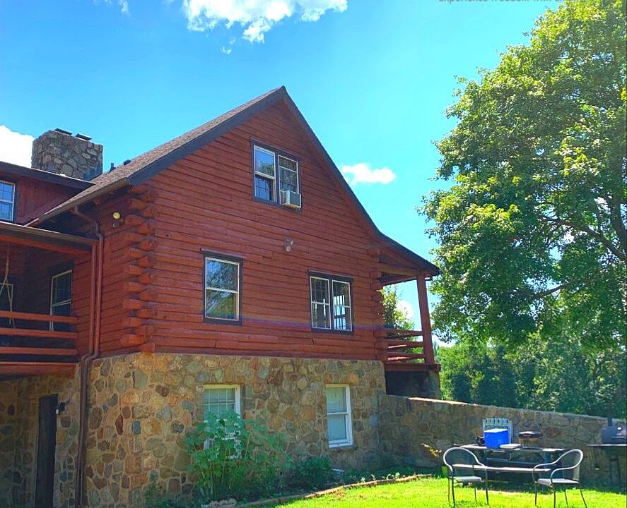 1st image of 224 Lucinda Ln #C