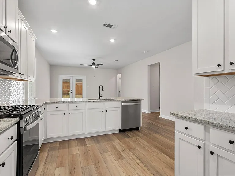 1126 Campside Dr — Photo 6