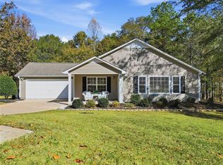 59 Akers Lake Dr, Moreland, GA 30259
