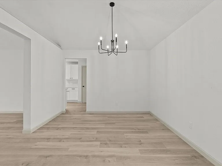 10912 Dogwood Dr — Photo 6