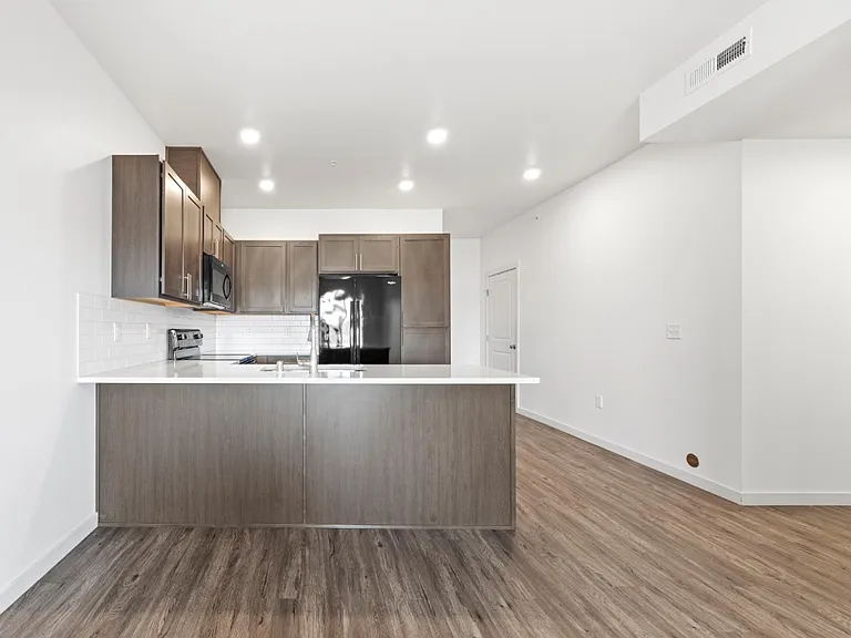 Columbia River Walk Apartments — Photo 153