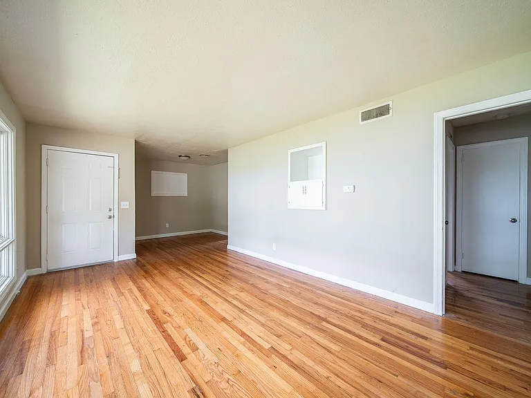 2204 7th Ave — Photo 4