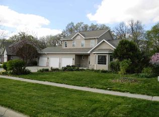 275 Auburn Hills Dr, Coralville, IA 52241