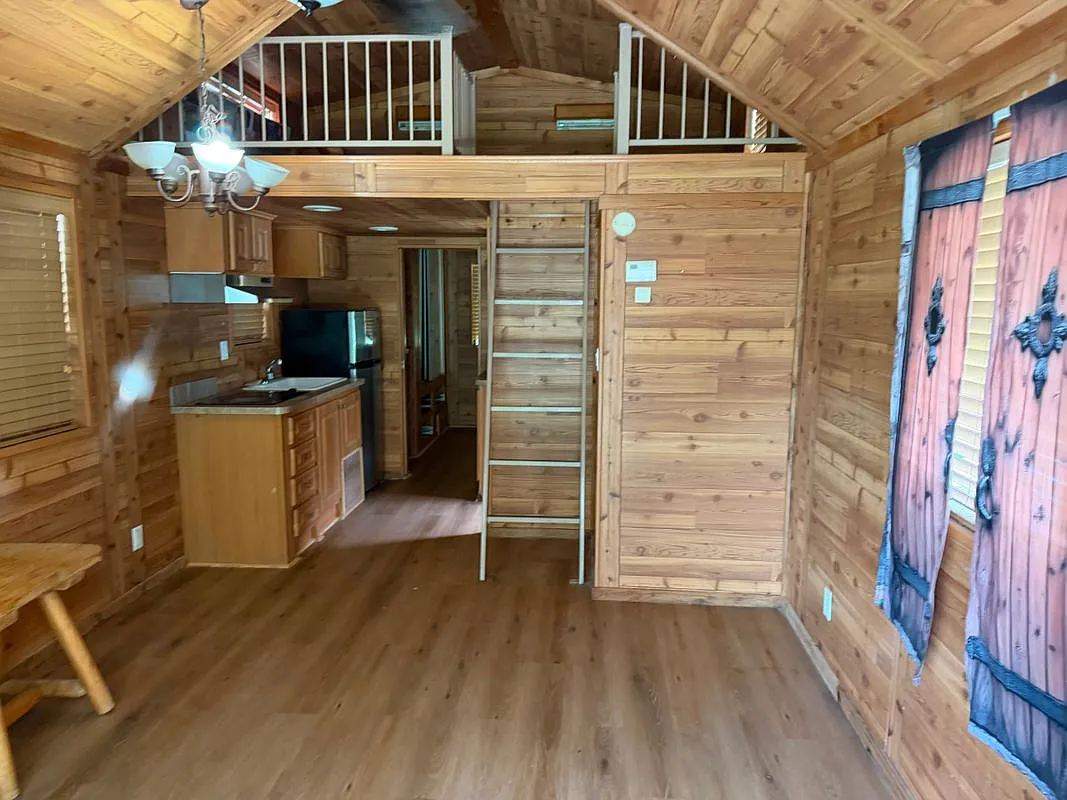 1 bed, 1.0 bath, 1964 sqft, $1,200 — Photo 2