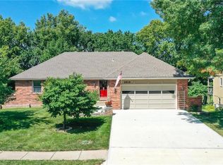 3810 SW Windemere Dr, Lees Summit, MO 64082