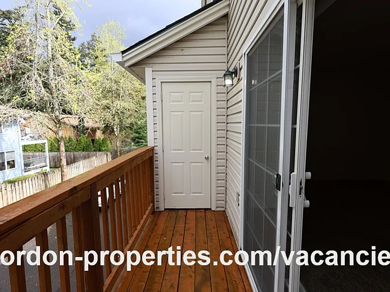 16913 NE Halsey St — Photo 16