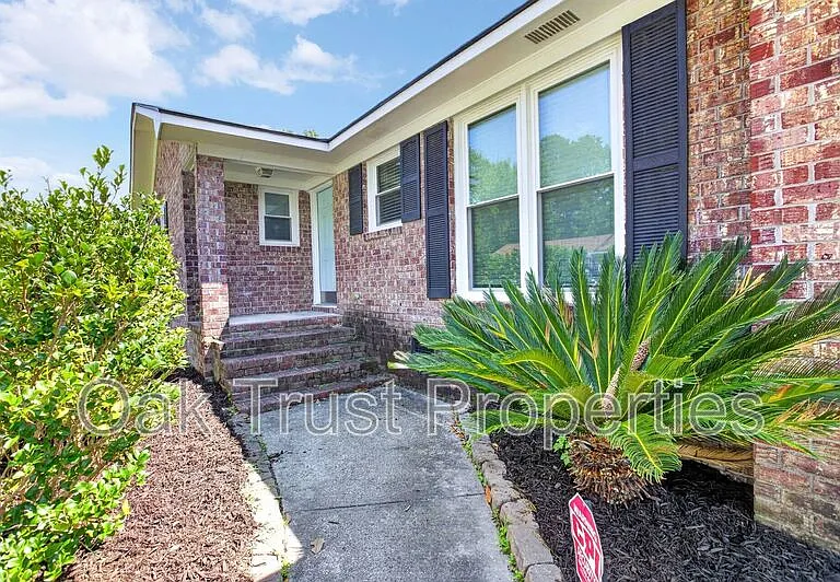 220 Cornell Dr — Photo 4
