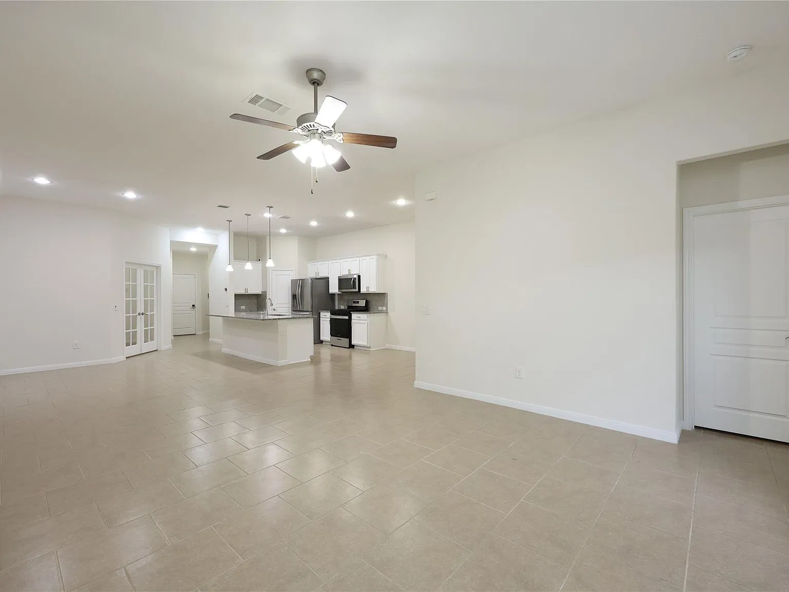 3 bed, 2.0 bath, 1769 sqft, $1,995 — Photo 3