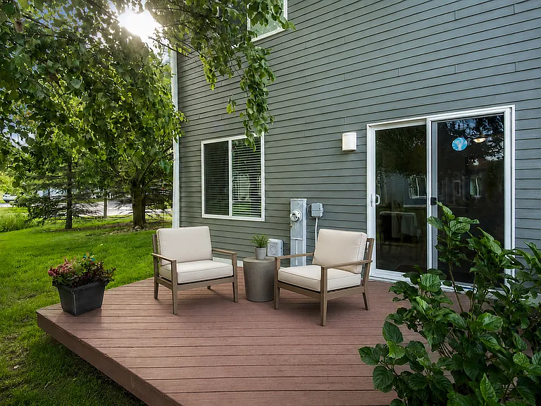 2736 Prairieview Ln S — Photo 20