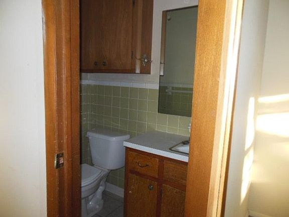 2nd image of 303 NW Parkwood Pl