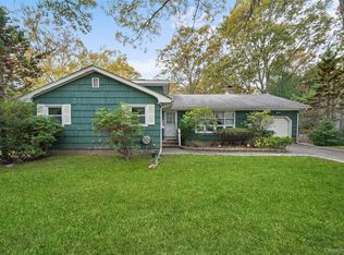4 Acorn Path, East Quogue, NY 11942