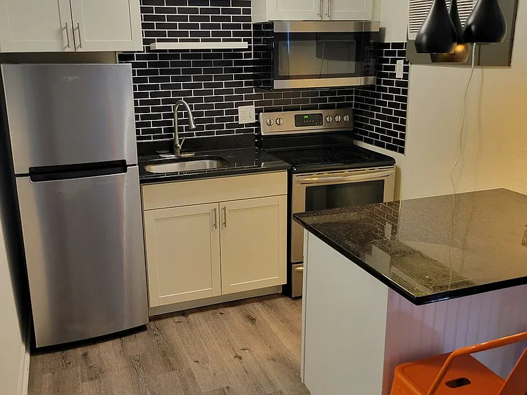 421 College Ave #202 — Photo 4