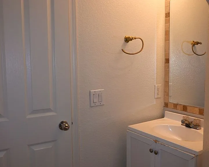 2821 Babson Dr — Photo 8