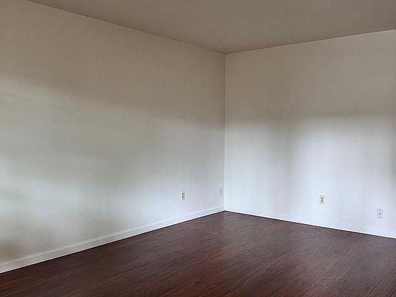 2nd image of 634 Bolton Ct #2