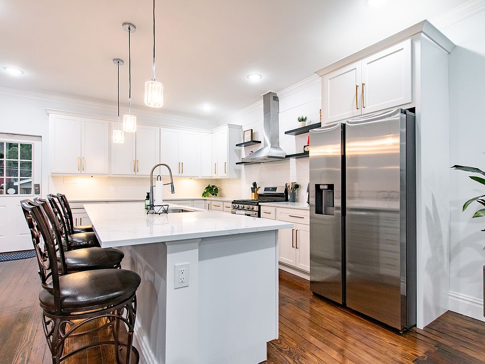 1st image of 3468 Giles Ave
