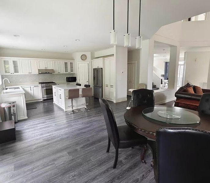 Surrey House for rent - 4 Bedrooms — photo 2