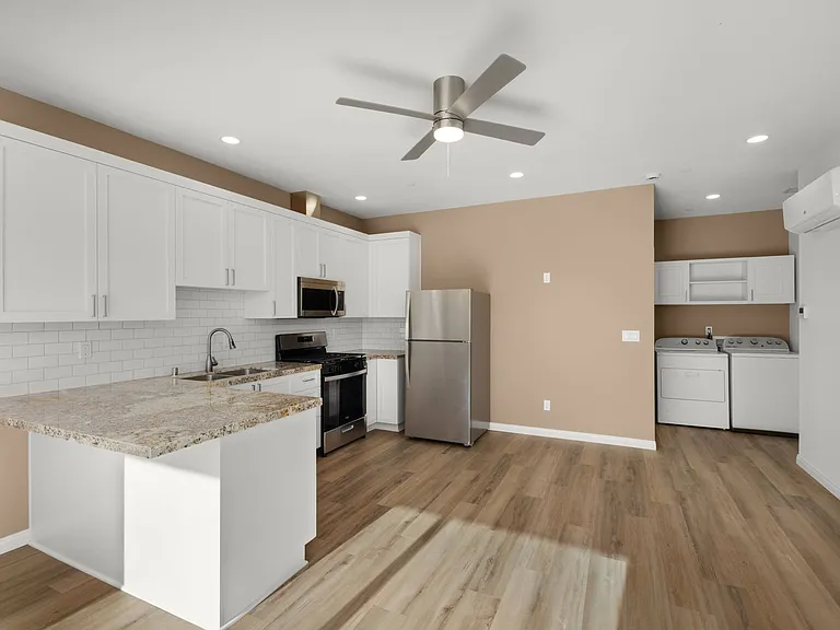 4709-11 Soria Dr — Photo 2