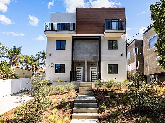 2nd image of 1376 Edgecliffe Dr #3/4