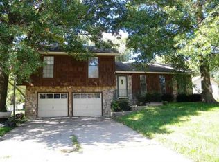 112 N Brookridge St, Leavenworth, KS 66043