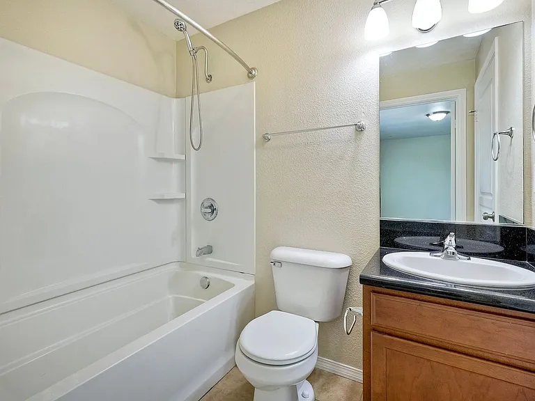 Harborview Apartments — Photo 69