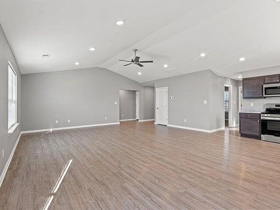 4th image of 232 Candy Apple Ln