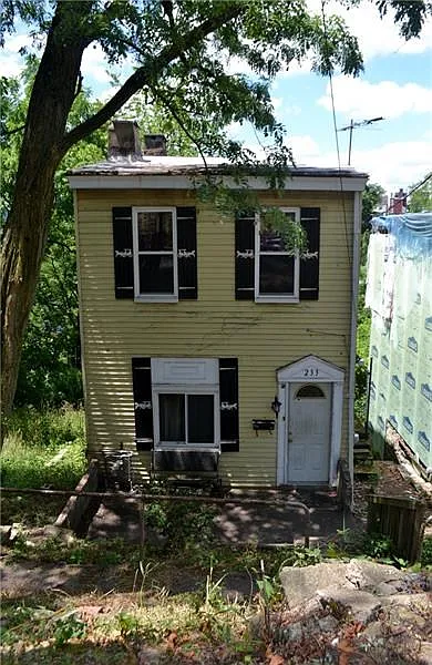 233 Romeo St photo 1