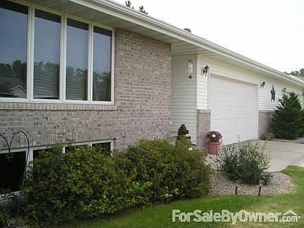 Front of house : Note family room windows