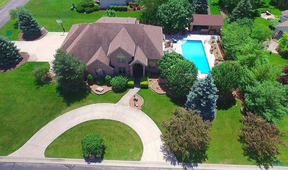 1st image of 11 Ponds Side Dr