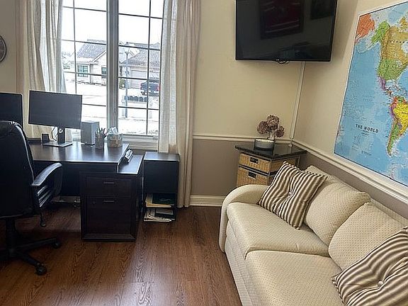 Office/Den/3rd bedroom